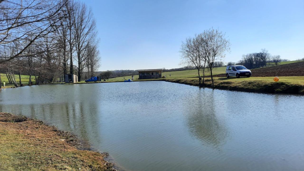 Etang Pre De La Font Hotell Cercles Exteriör bild
